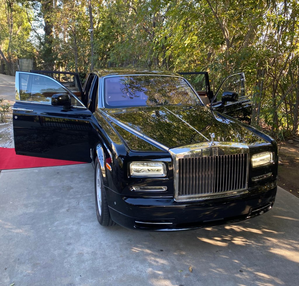 Hollywood Playnight has the Luxury Los Angeles Limo Service